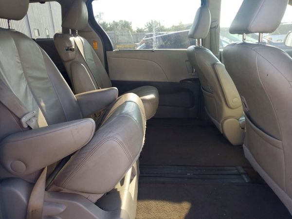 2014 TOYOTA SIENNA