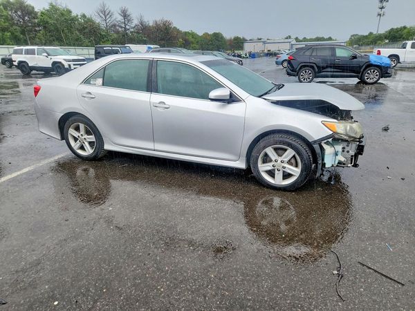 2012 TOYOTA CAMRY — Passenger 3/4