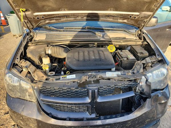 2019 DODGE GRAND CARAVAN — Engine bay