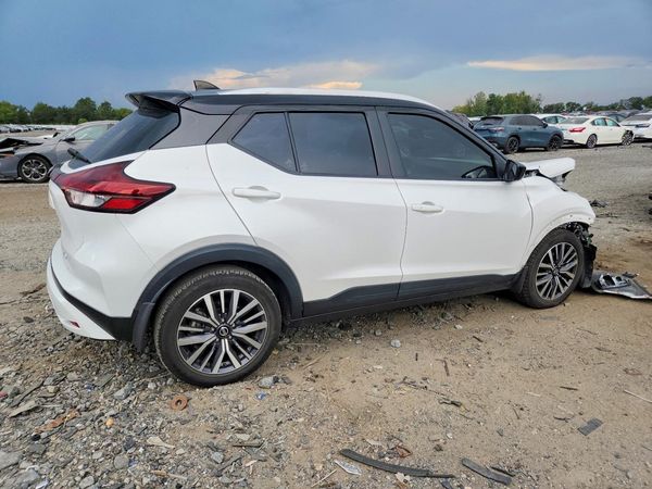 2022 NISSAN KICKS