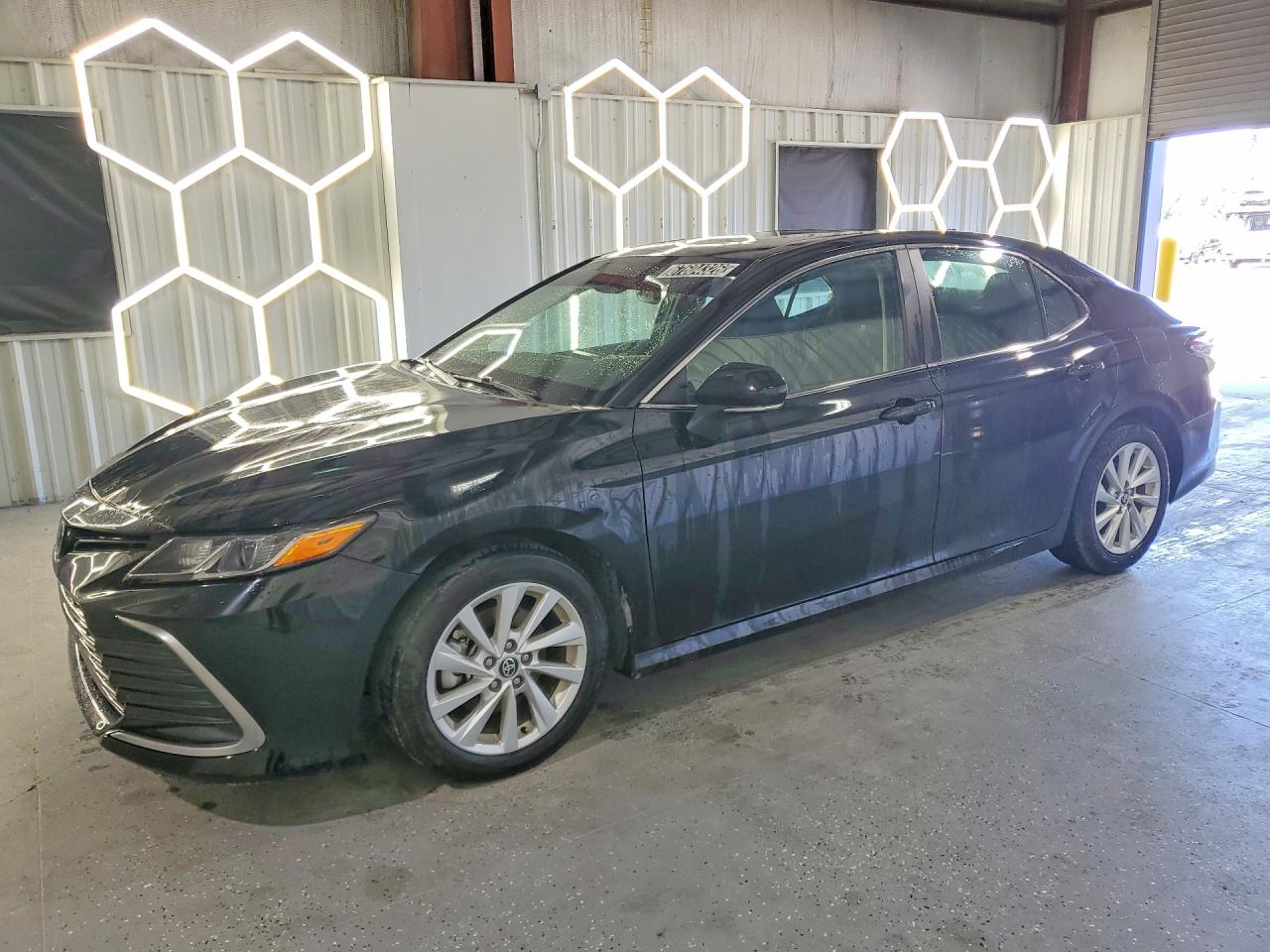 2024 TOYOTA CAMRY LE — Front 3/4