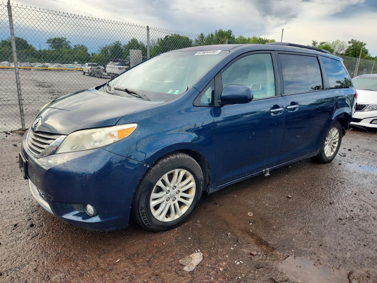 2012 TOYOTA SIENNA