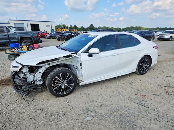 2018 TOYOTA CAMRY L/LE/SE/XLE — Front 3/4