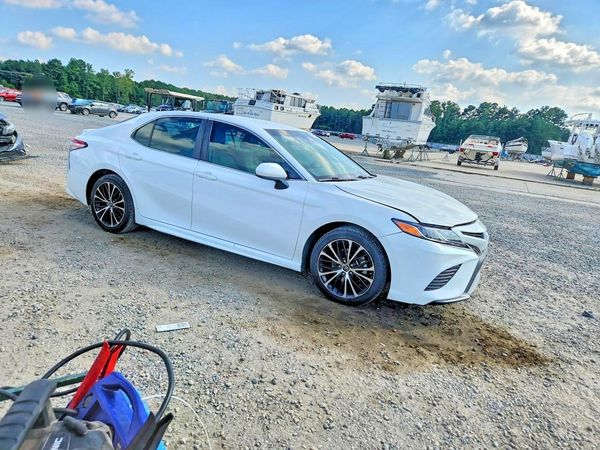 2018 TOYOTA CAMRY L/LE/SE/XLE — Passenger 3/4