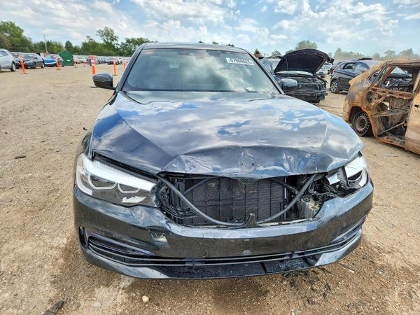 2019 BMW 530