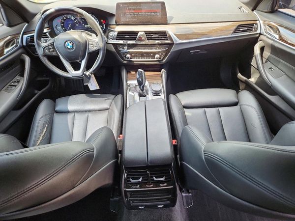 2019 BMW 530