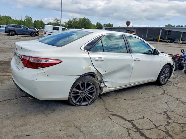 2016 TOYOTA CAMRY