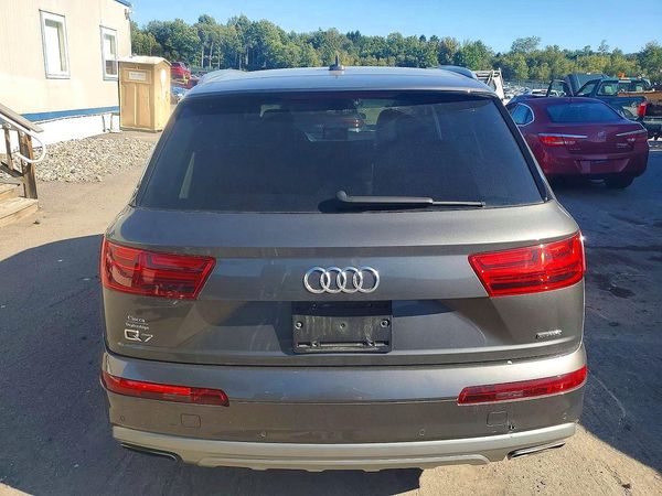 2018 AUDI Q7 quattro Premium Plus