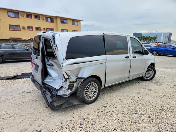 2018 MERCEDES-BENZ METRIS
