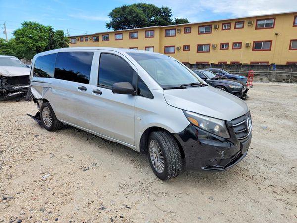 2018 MERCEDES-BENZ METRIS