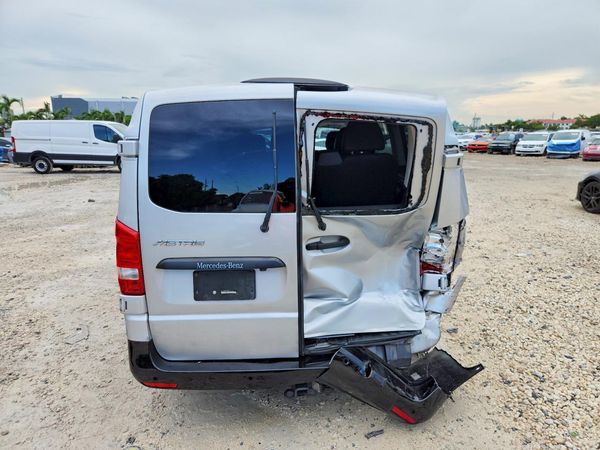 2018 MERCEDES-BENZ METRIS