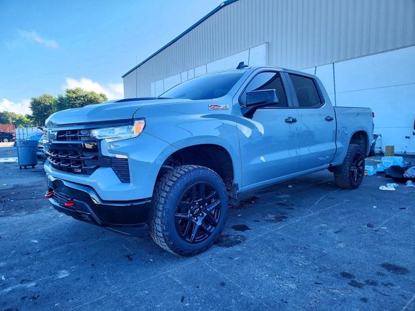 2024 CHEVROLET SILVERADO Trail Boss - LT — Front 3/4