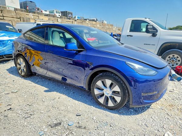 2024 TESLA MODEL Y — Passenger 3/4