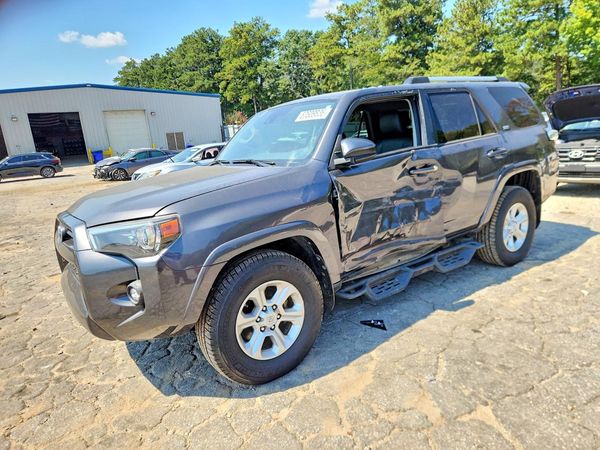 2021 TOYOTA 4RUNNER — Front 3/4