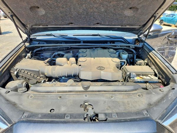 2021 TOYOTA 4RUNNER — Engine bay