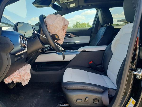 2025 CHEVROLET EQUINOX LT — DENT