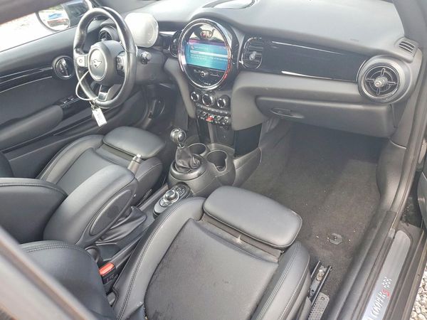 2022 MINI COOPER