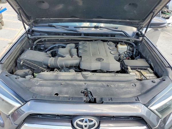 2015 TOYOTA 4RUNNER Base Grade — Engine bay