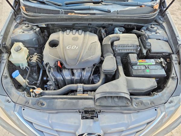 2012 HYUNDAI SONATA Middle-low level — Engine bay