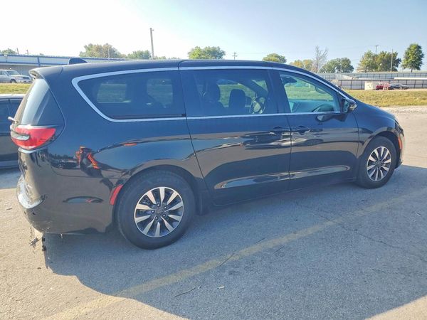 2024 CHRYSLER PACIFICA Select