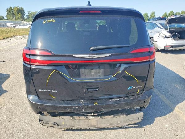 2024 CHRYSLER PACIFICA Select
