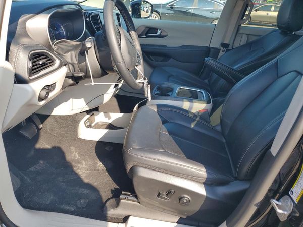 2024 CHRYSLER PACIFICA Select