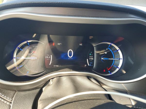 2024 CHRYSLER PACIFICA Select