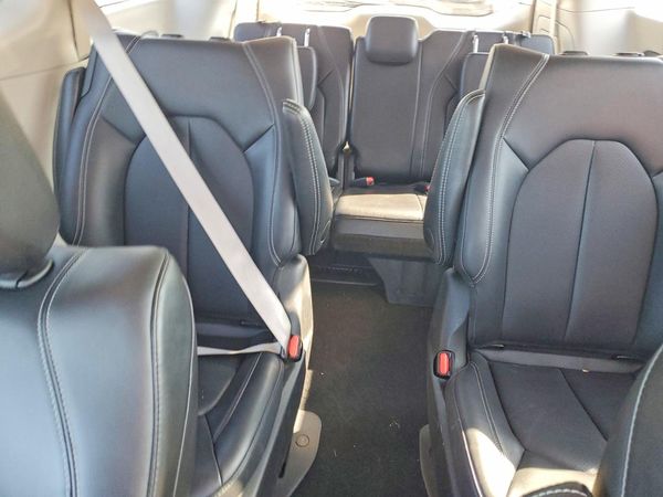 2024 CHRYSLER PACIFICA Select