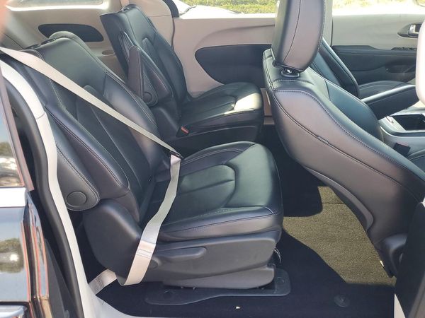 2024 CHRYSLER PACIFICA Select