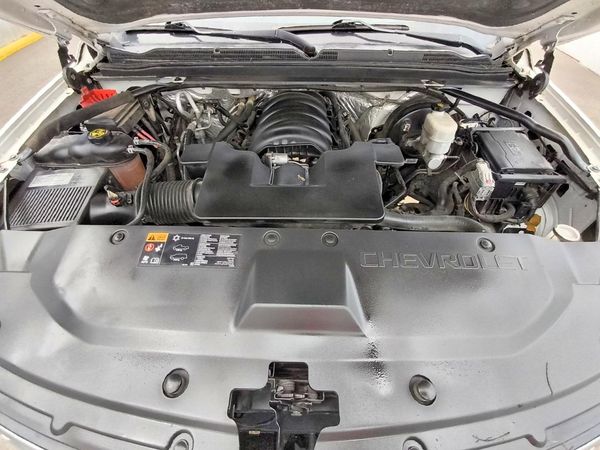 2015 CHEVROLET TAHOE LT — Engine bay