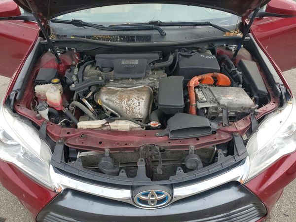 2016 TOYOTA CAMRY SOLA Hybrid — Engine bay
