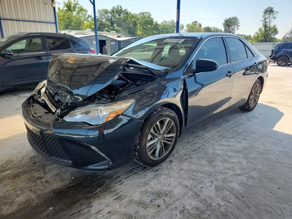 2017 TOYOTA CAMRY LE/SE/XLE/XSE — Front 3/4