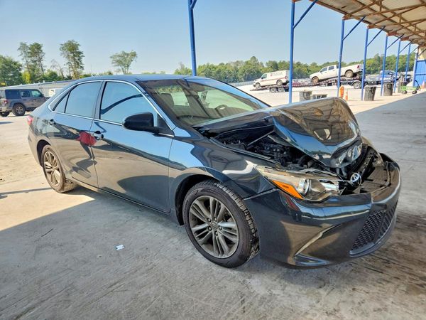 2017 TOYOTA CAMRY LE/SE/XLE/XSE — Passenger 3/4