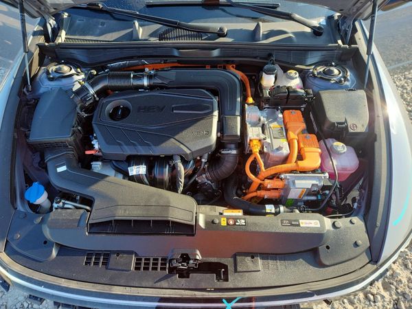 2025 HYUNDAI SONATA SEL — Engine bay