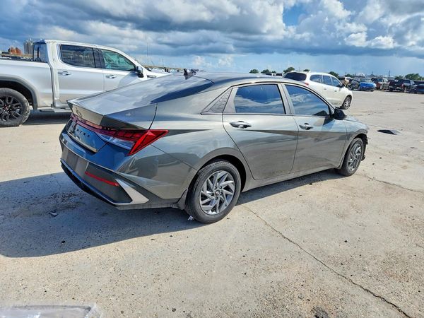 2024 HYUNDAI ELANTRA Blue