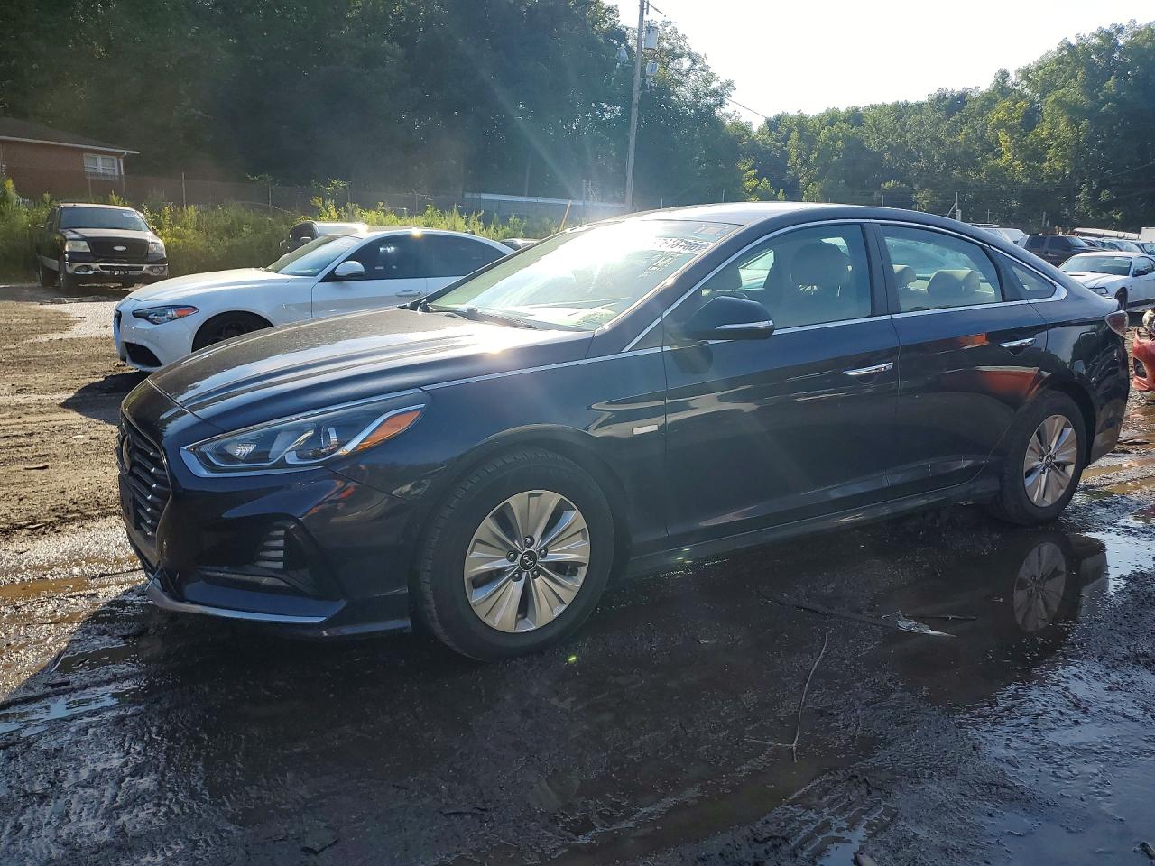 2018 HYUNDAI SONATA SE (HEV) — Front 3/4