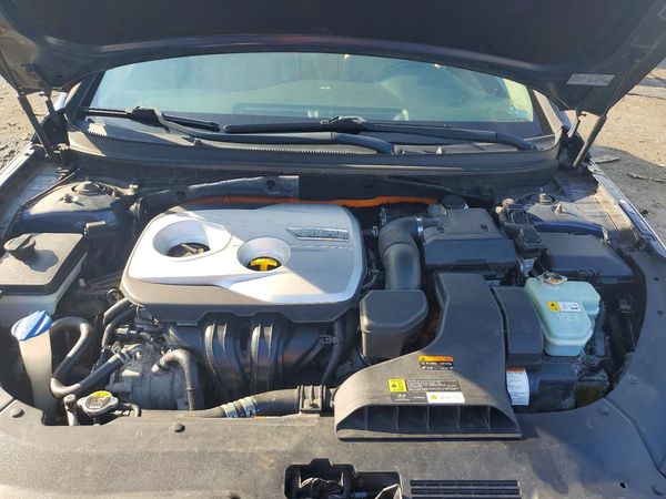 2018 HYUNDAI SONATA SE (HEV) — Engine bay