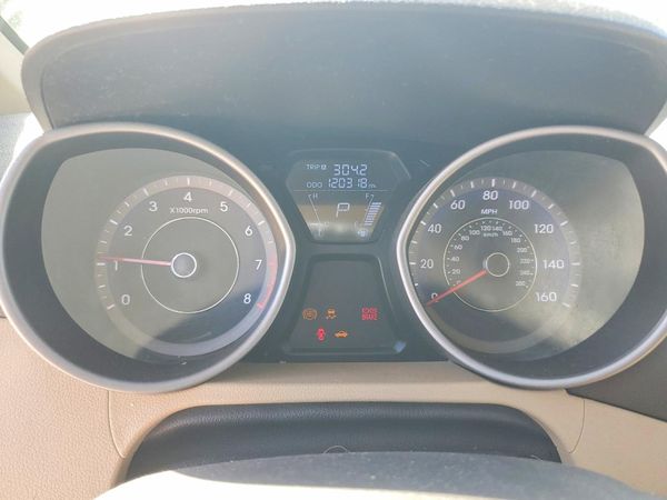 2012 HYUNDAI ELANTRA