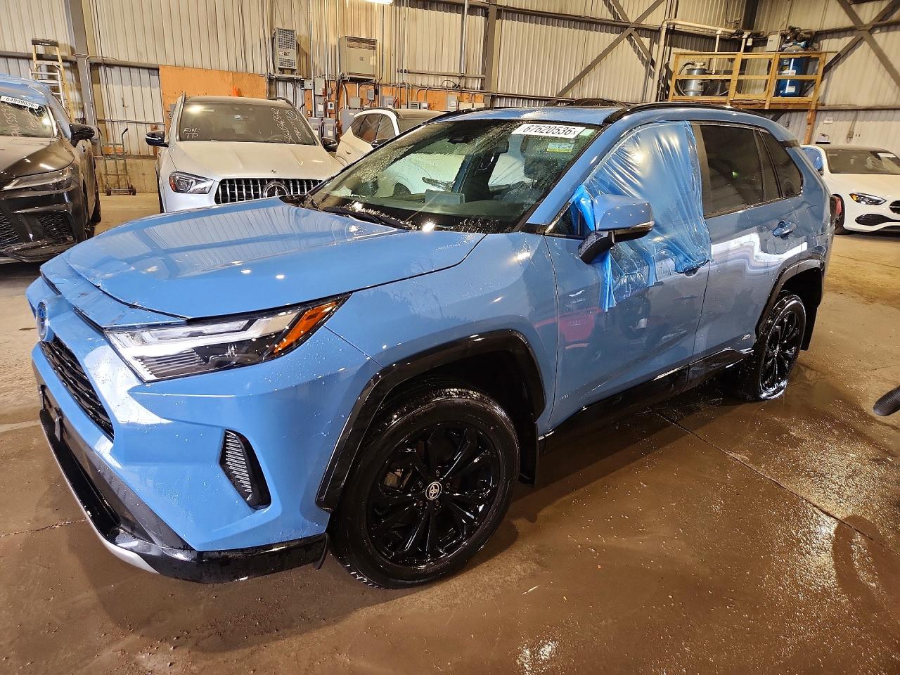 2022 TOYOTA RAV4 — Front 3/4
