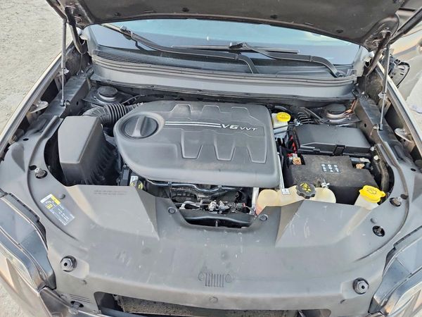 2022 JEEP CHEROKEE Limited — Engine bay