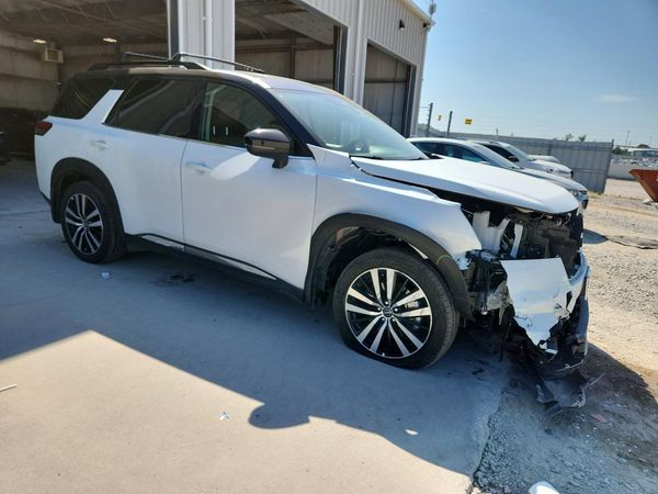 2025 NISSAN PATHFINDER Platinum — Passenger 3/4