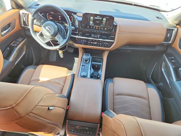 2025 NISSAN PATHFINDER Platinum — CKPT