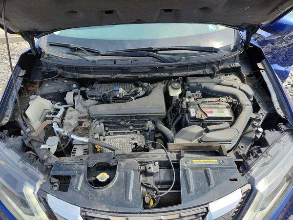 2018 NISSAN ROGUE — Engine bay