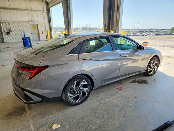2025 HYUNDAI ELANTRA