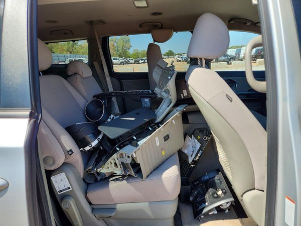 2016 KIA SEDONA