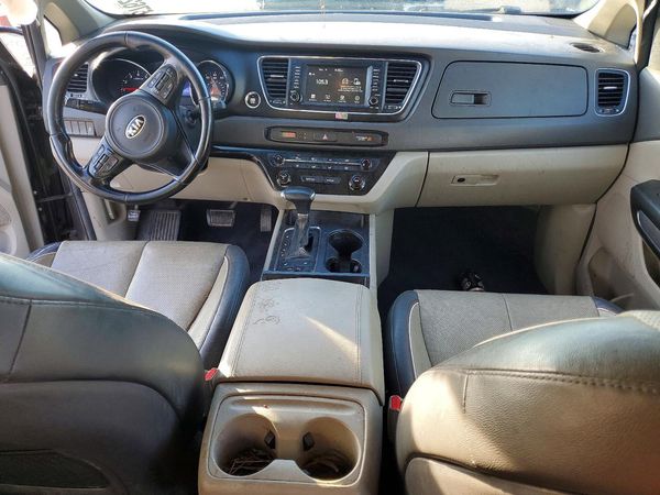 2017 KIA SEDONA LX