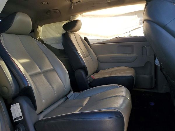 2017 KIA SEDONA LX