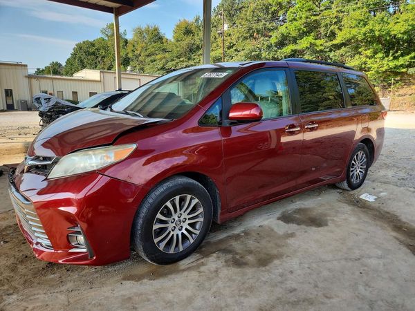 2018 TOYOTA SIENNA