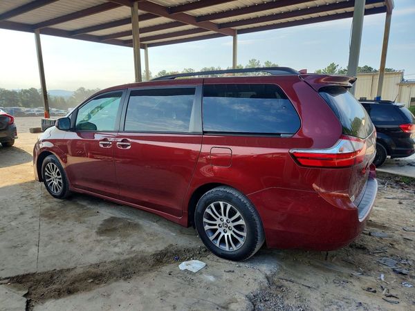 2018 TOYOTA SIENNA