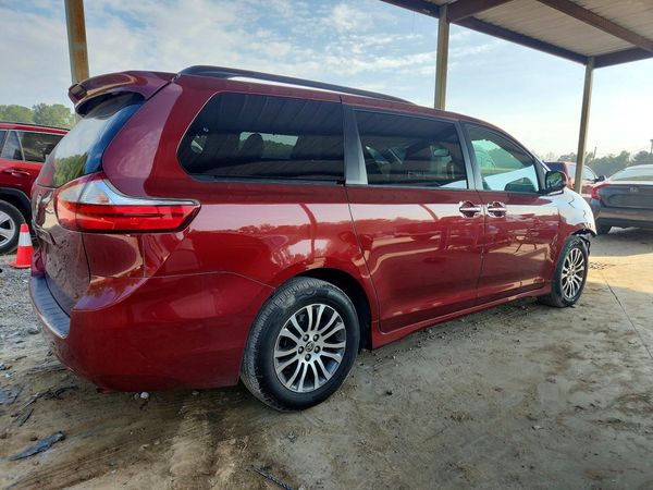 2018 TOYOTA SIENNA